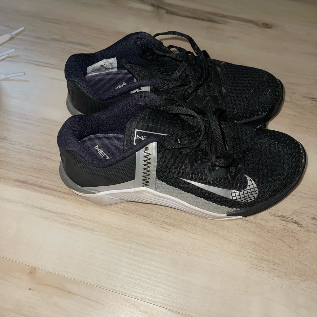 Women’s Nike Metcbon 4 Lifting Sneakers